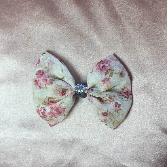 9/$50 Floral Hair Bow with Alligator Clip - Picture 6 of 6
